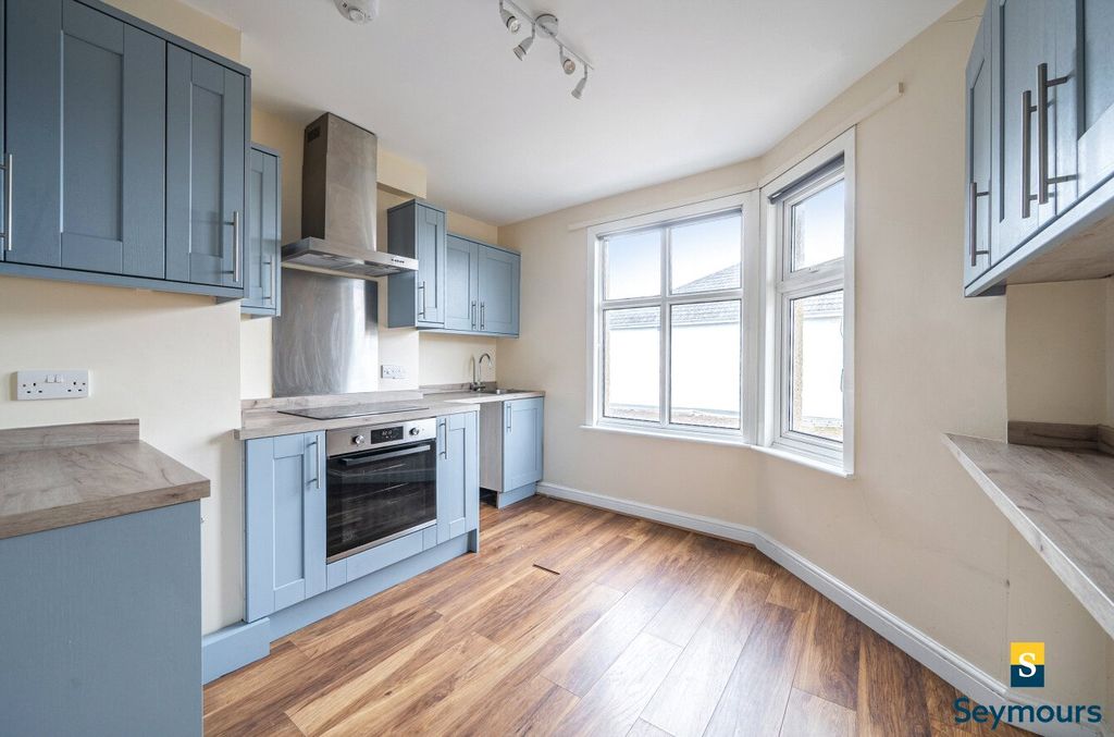 Property photo 2 of 10 Kitchen