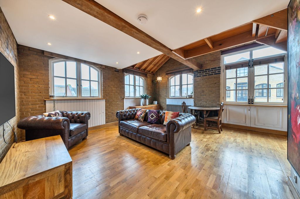 Property photo 2 of 26