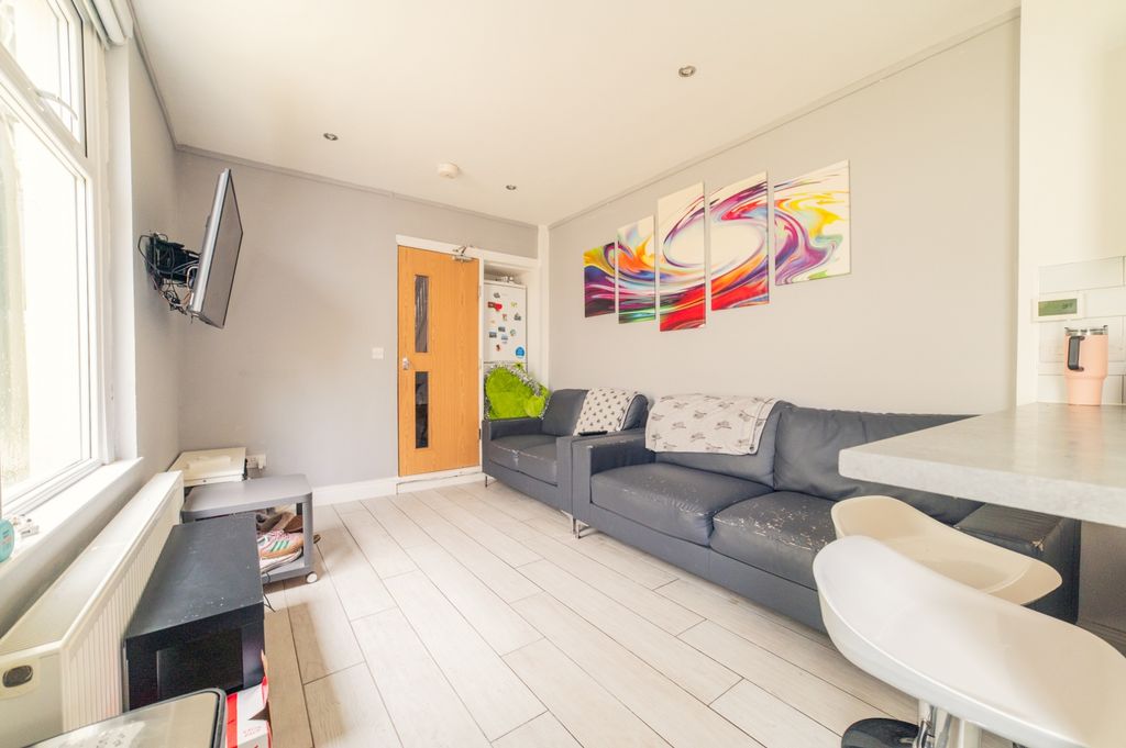 Property photo 3 of 15 Award-Winning Media Team On Every Listing_13