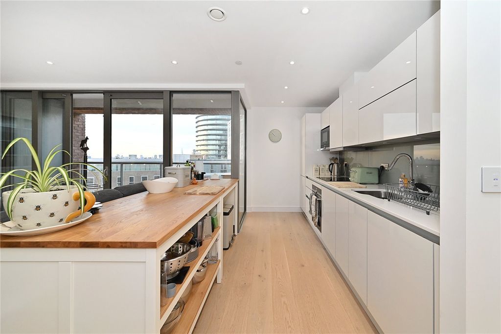 Property photo 2 of 15 Kitchen