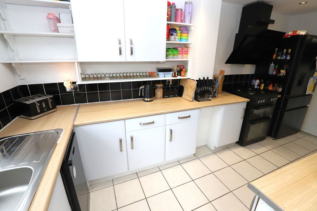 Property photo 3 of 27