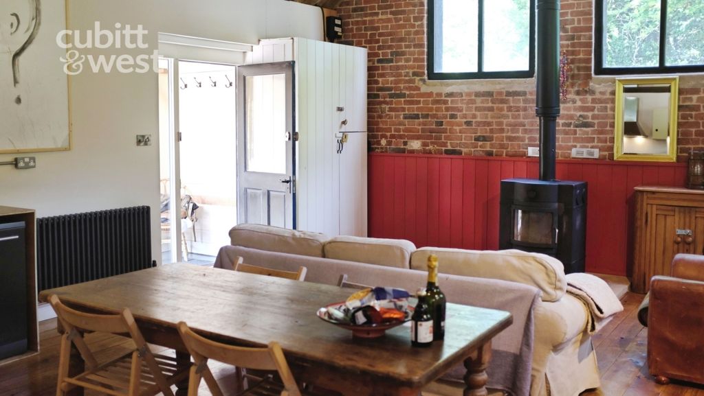 Property photo 3 of 14 Dining Area