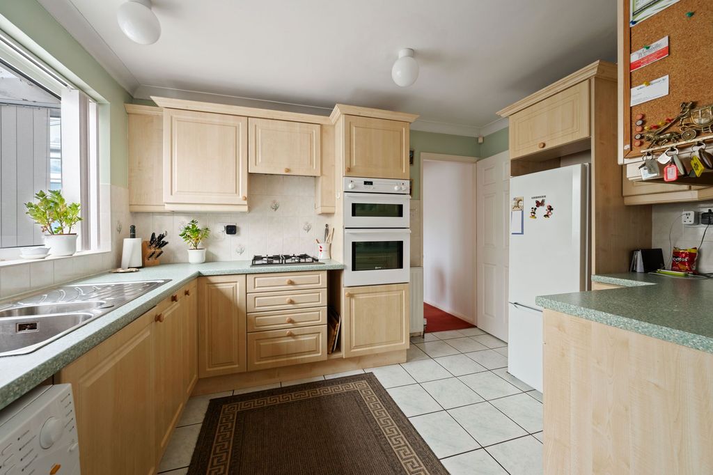 Property photo 3 of 33