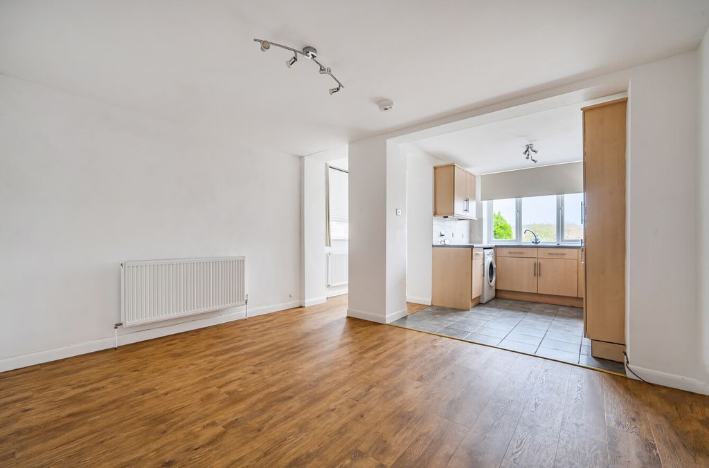 Property photo 3 of 19 1424843-12-69B2d2...