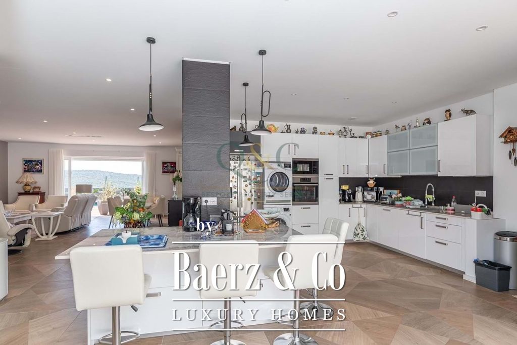 Property photo 3 of 27