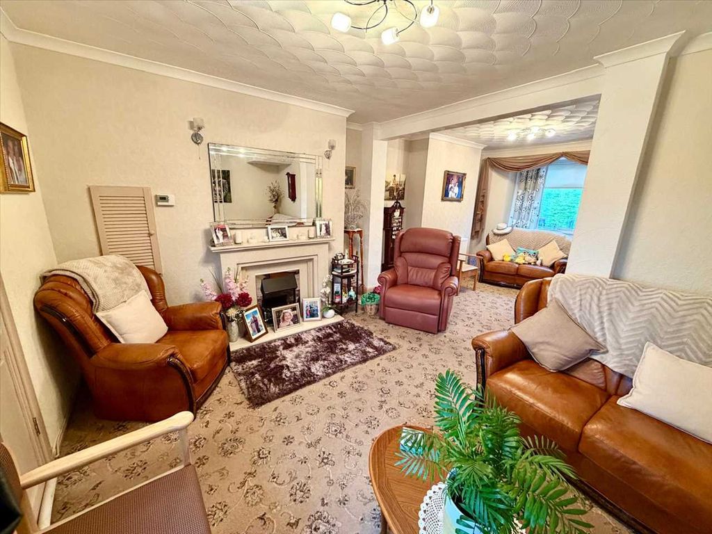 Property photo 3 of 20 Lounge