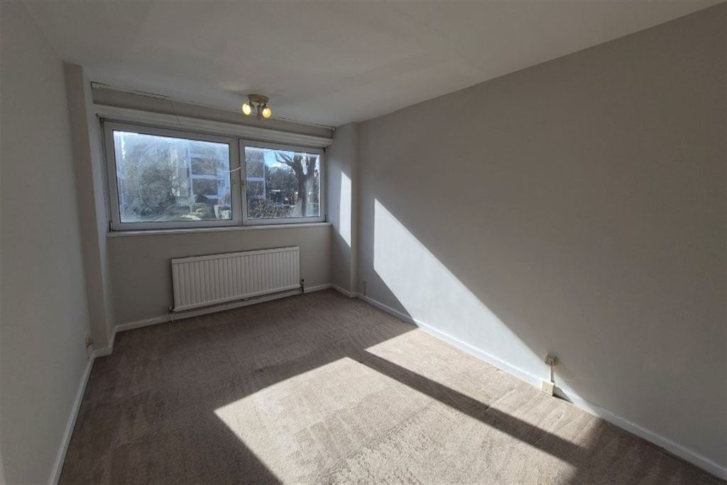 Property photo 3 of 5 Bedroom