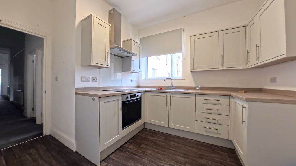 Property photo 3 of 9 Kitchen