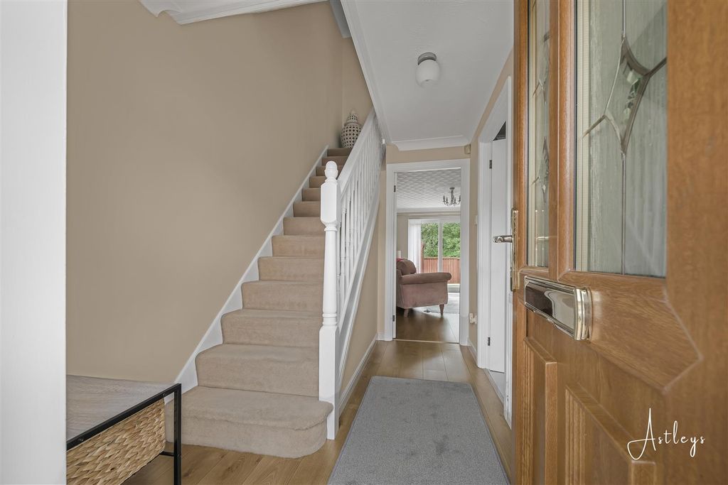 Property photo 2 of 18 Front Entrance Hallway