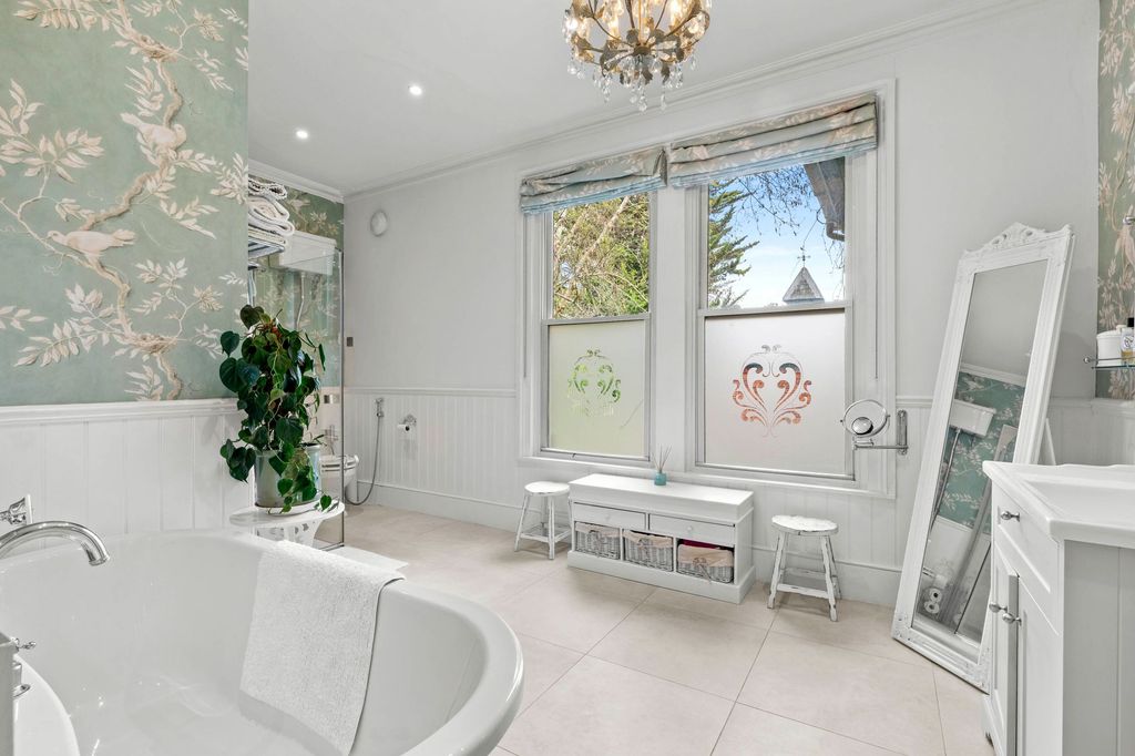 Property photo 2 of 26