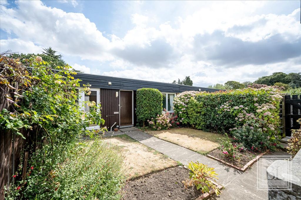 Property photo 2 of 25