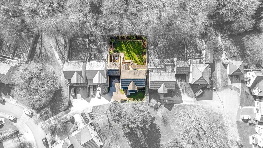 Property photo 2 of 32