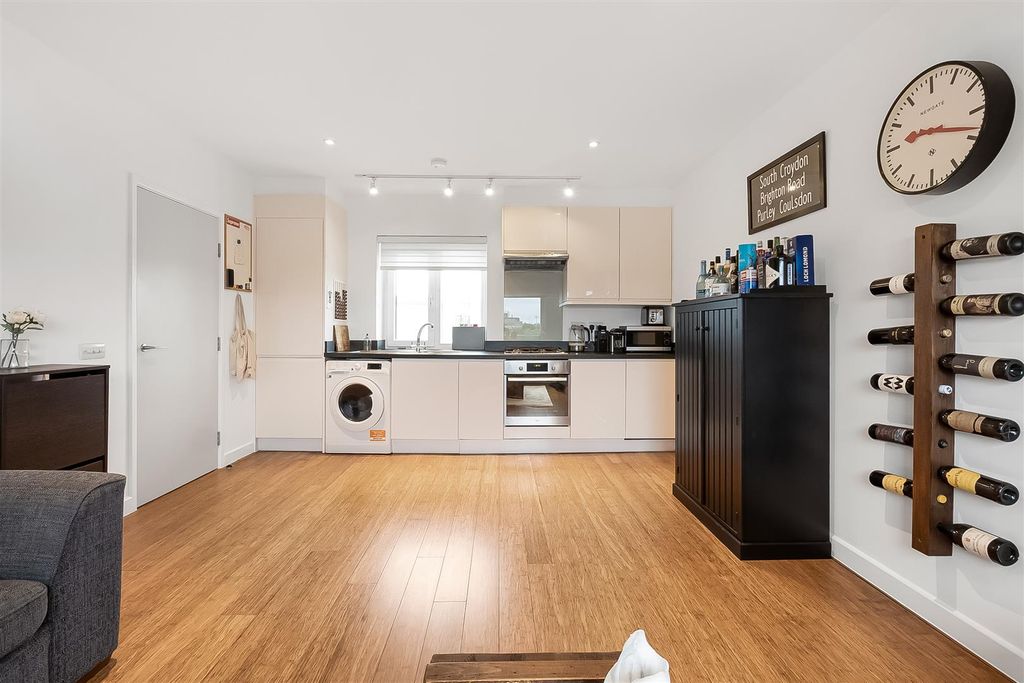 Property photo 3 of 11 Reception / Kitchen
