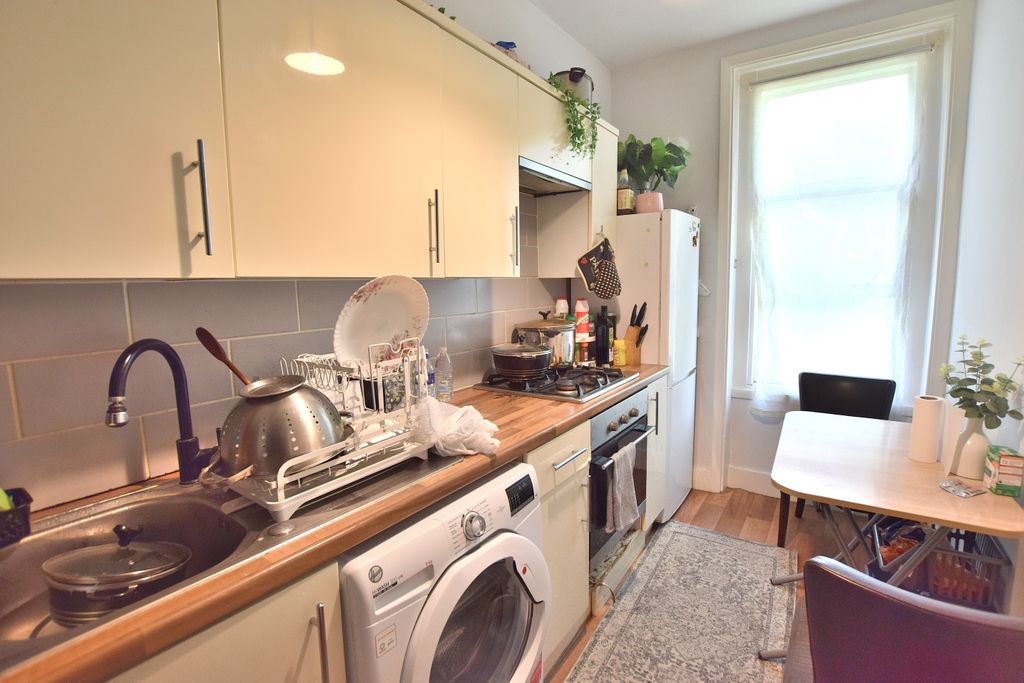 Property photo 3 of 5 Kitchen