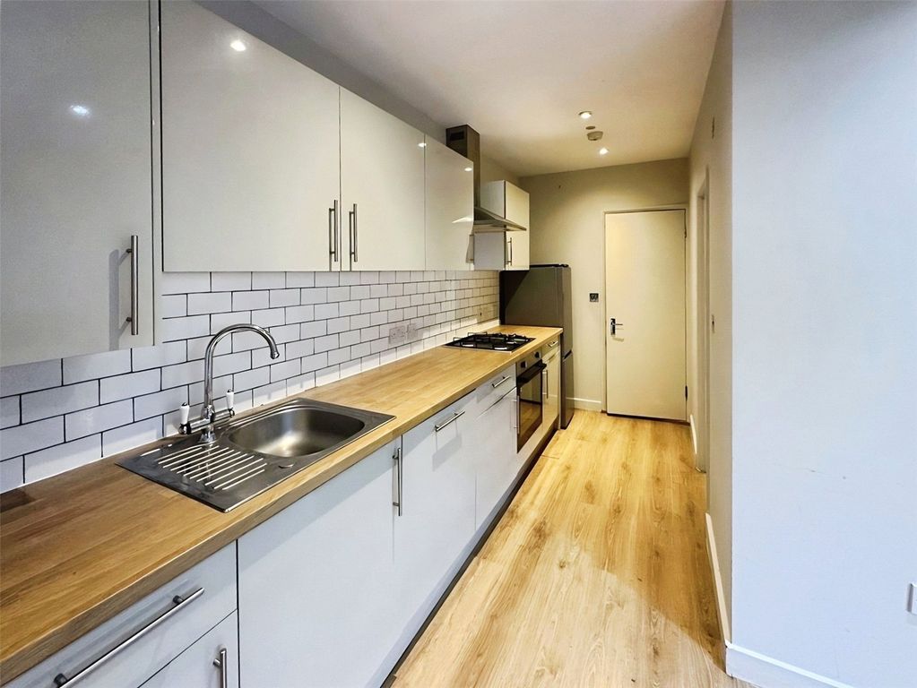 Property photo 1 of 10 Kitchen