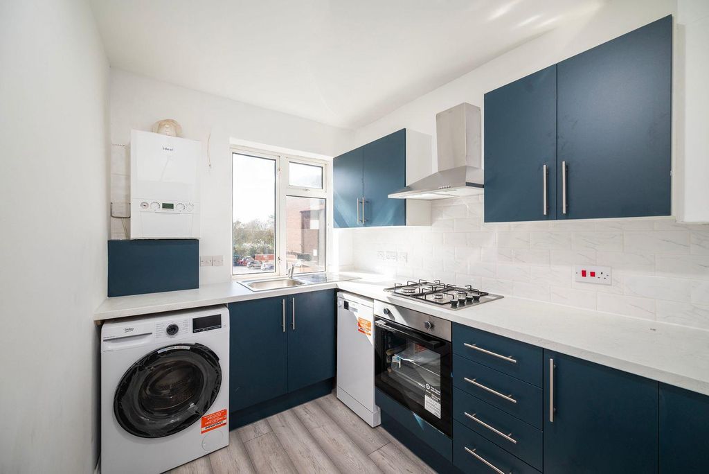 Property photo 3 of 10 3