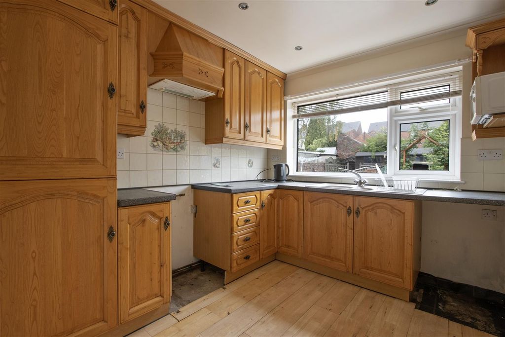 Property photo 3 of 14 Kitchen