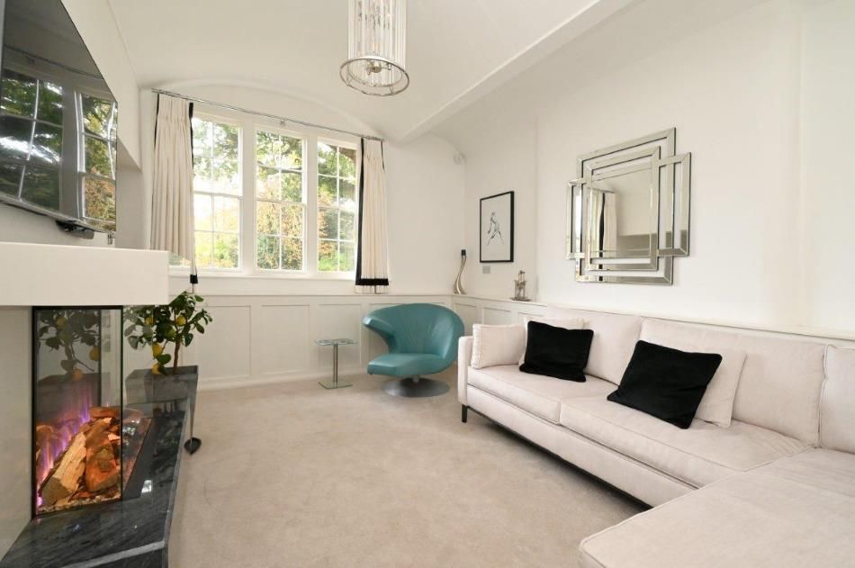 Property photo 2 of 46 Lounge/Sitting Room