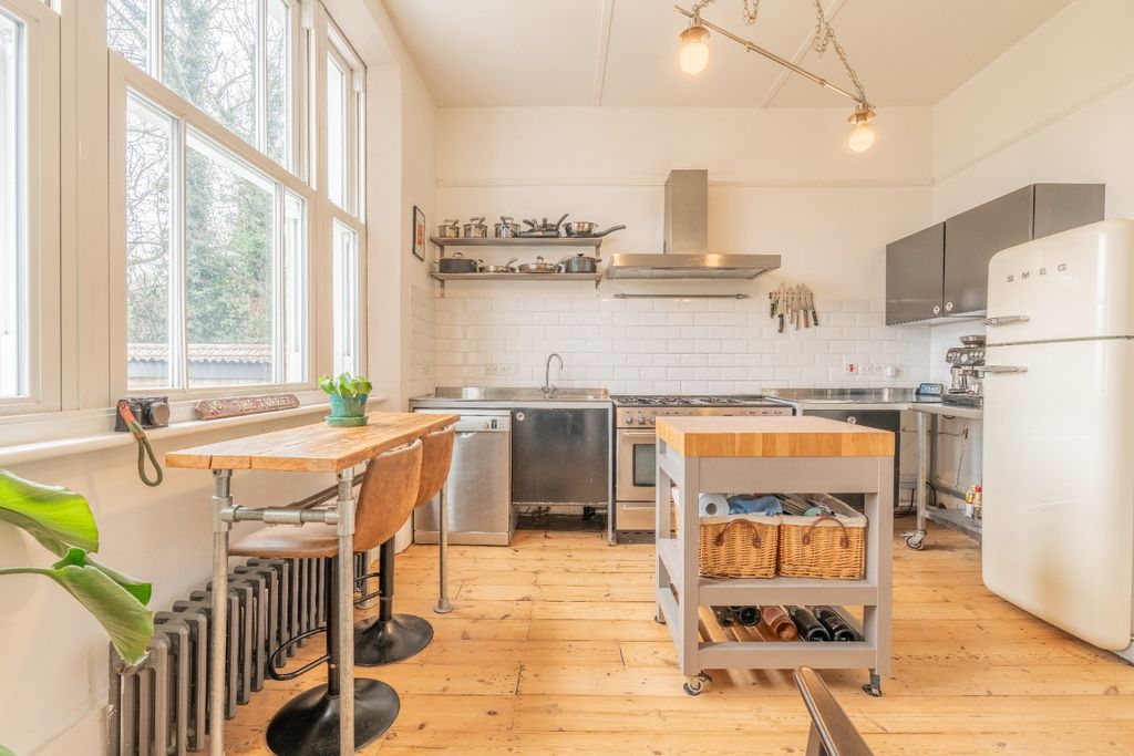 Property photo 3 of 34 4856144