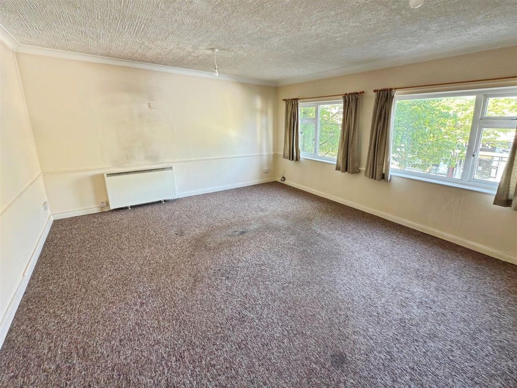 Property photo 2 of 12 164A London Rd North (2).Jpg