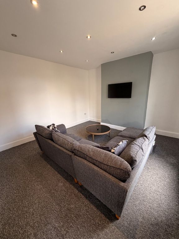 Property photo 3 of 18 Picture No. 02