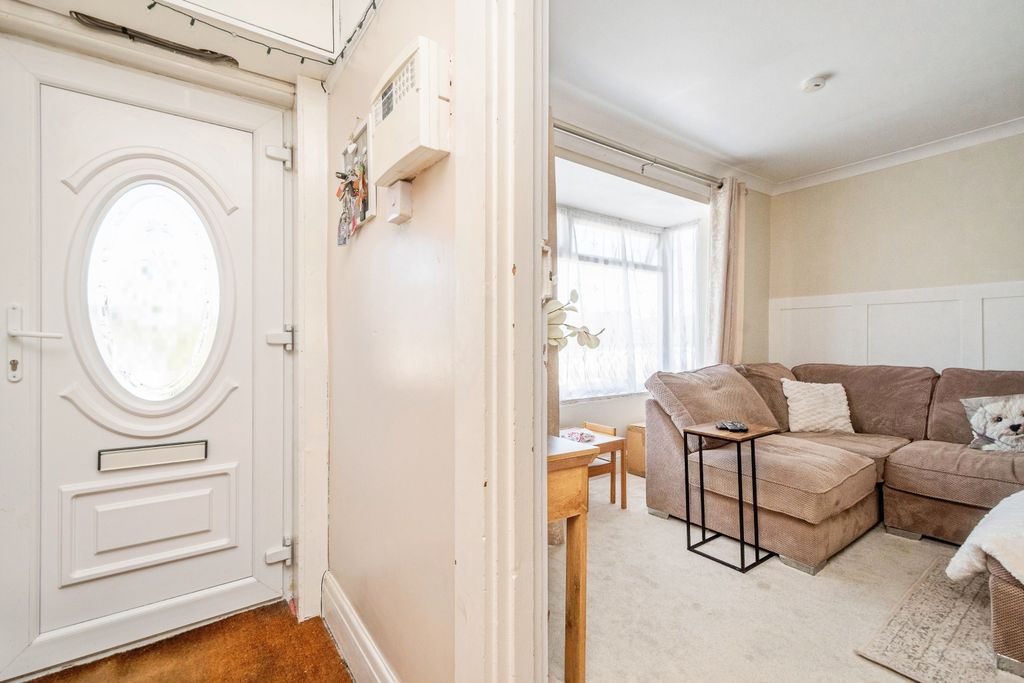 Property photo 3 of 29 Entrance Hall