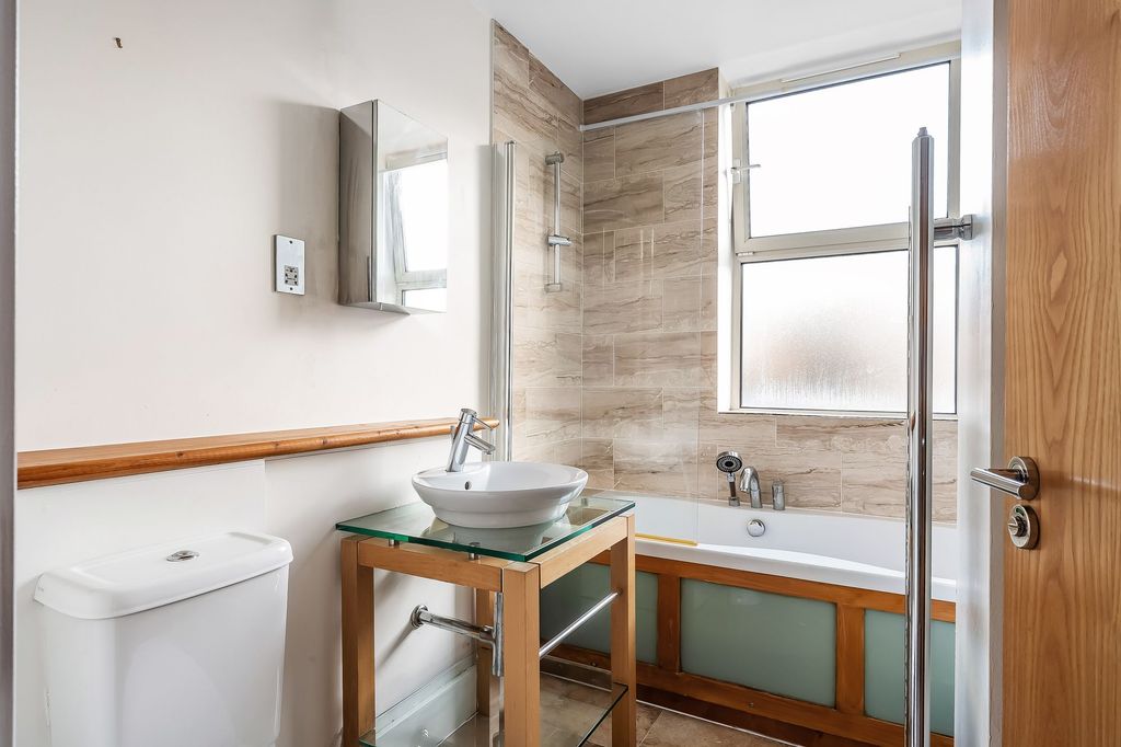 Property photo 3 of 28