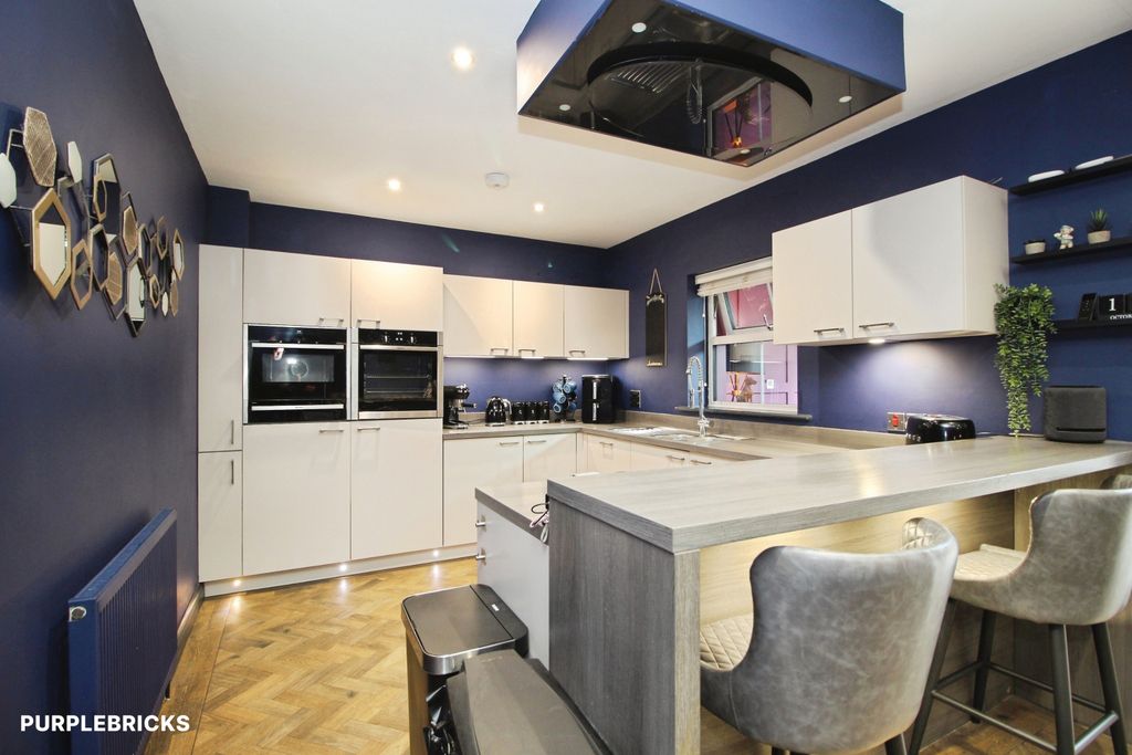 Property photo 3 of 27 Kitchen/Family Room