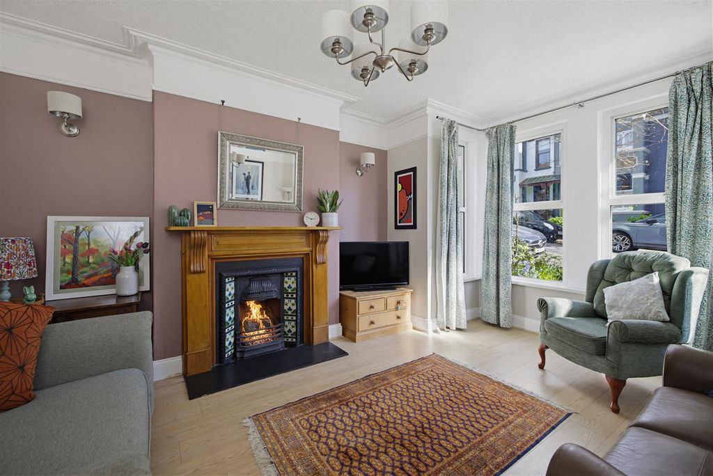 Property photo 2 of 26 Lounge