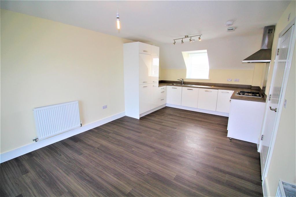 Property photo 3 of 10 Kitchen