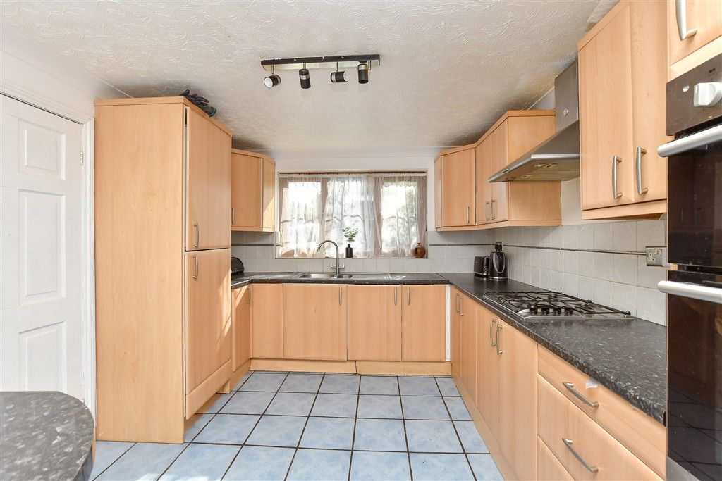 Property photo 3 of 12 Kitchen/Breakfast Room