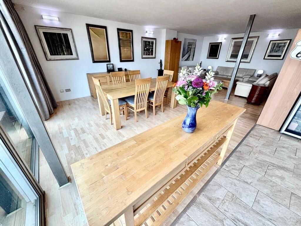 Property photo 3 of 26