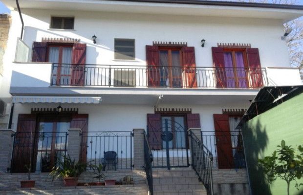 Property photo 1 of 11