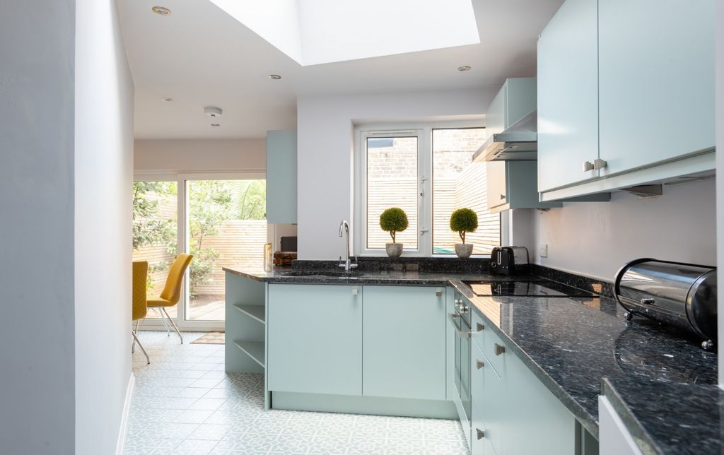 Property photo 3 of 14 Kitchen