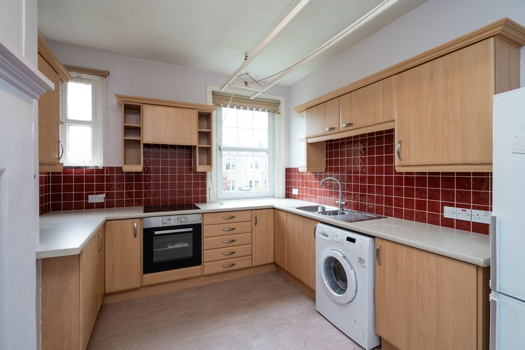 Property photo 2 of 43