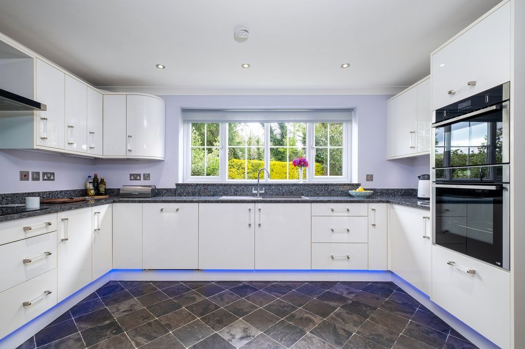 Property photo 3 of 31 Orchard House-10