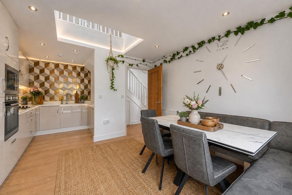 Property photo 3 of 19 Kitchen Breakfast Room