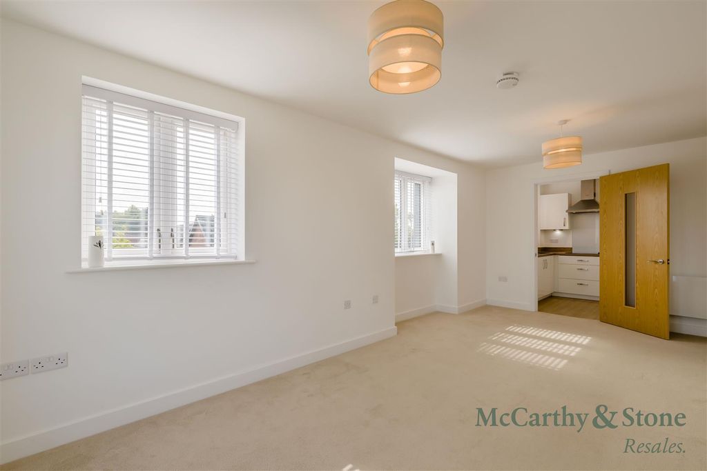 Property photo 3 of 17 8702969-Interior07.Jpg