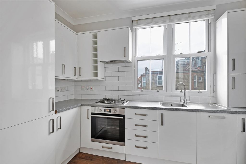 Property photo 3 of 7 Fulham Palace Road Ph7.Jpg