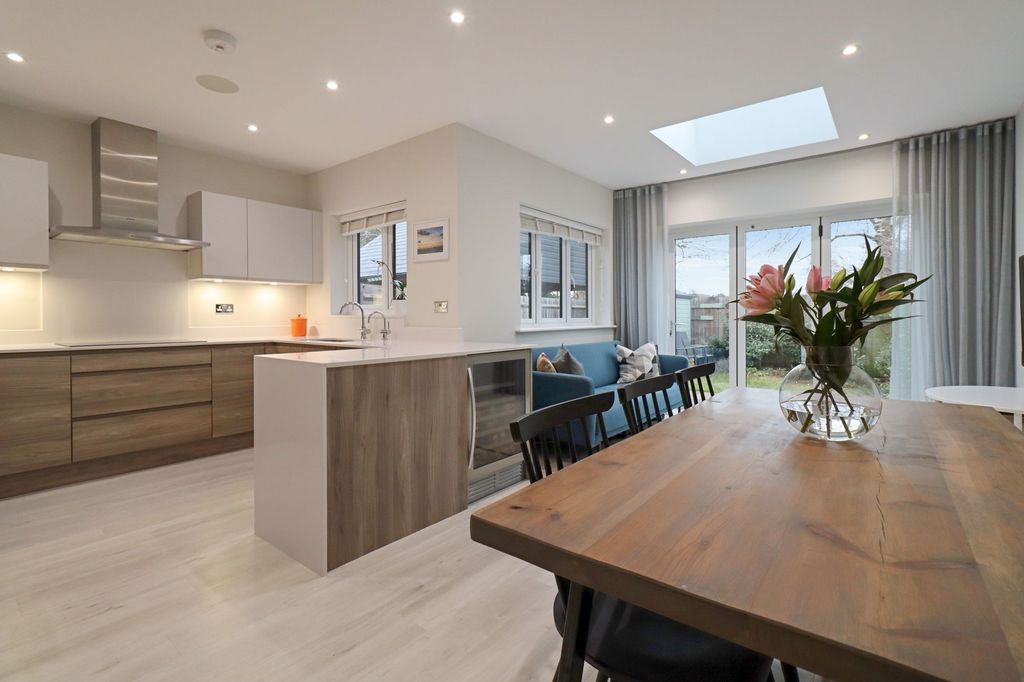 Property photo 2 of 22