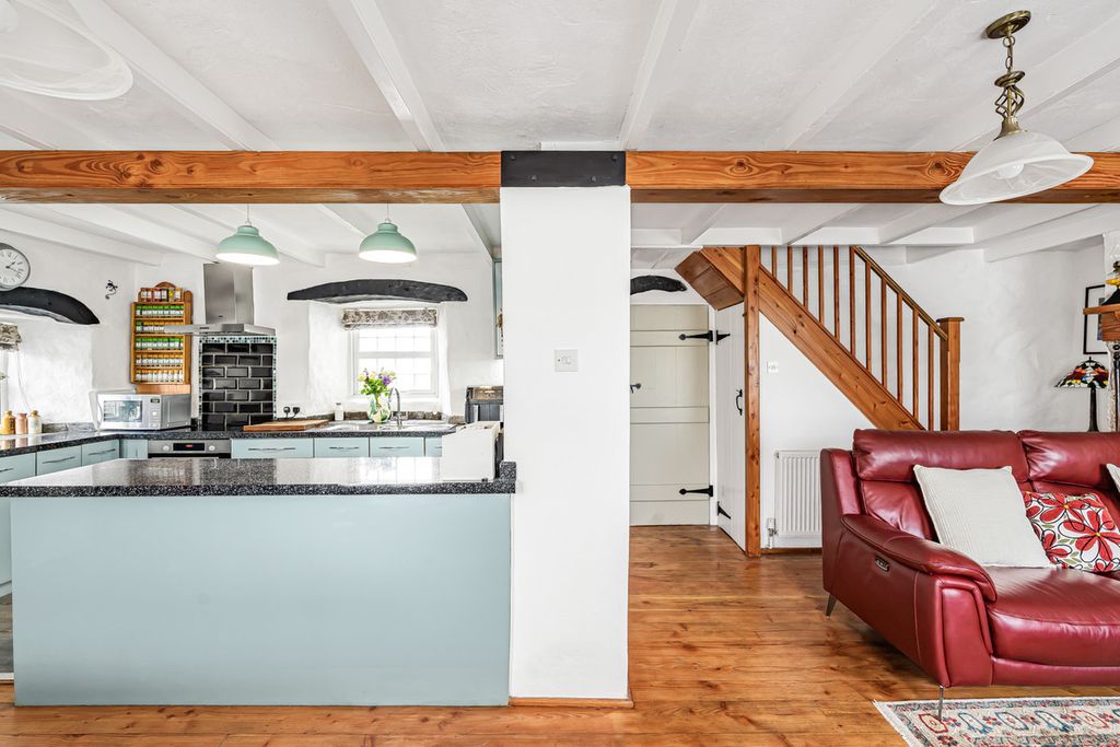 Property photo 2 of 32