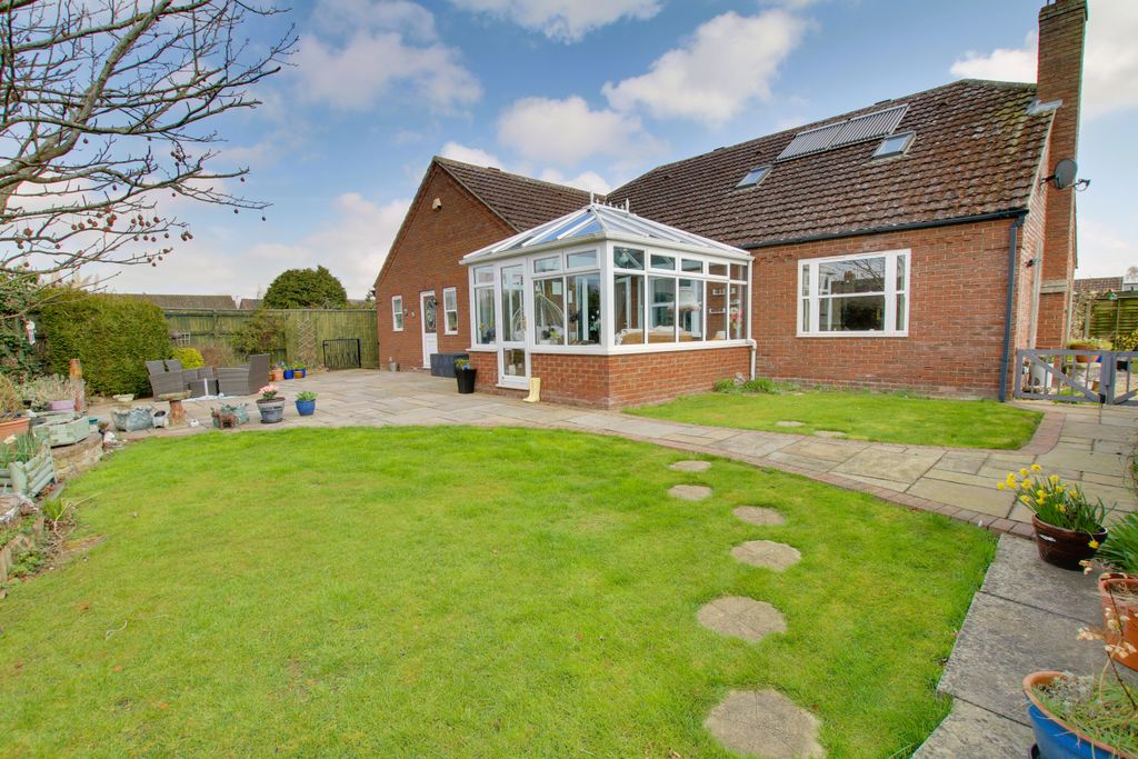 Property photo 1 of 32