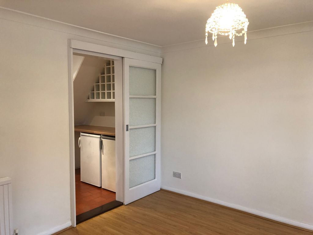 Property photo 3 of 9 Photo 8