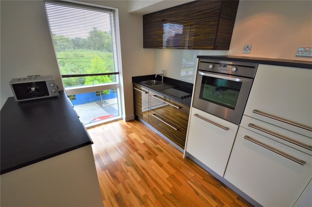 Property photo 2 of 7 Kitchen