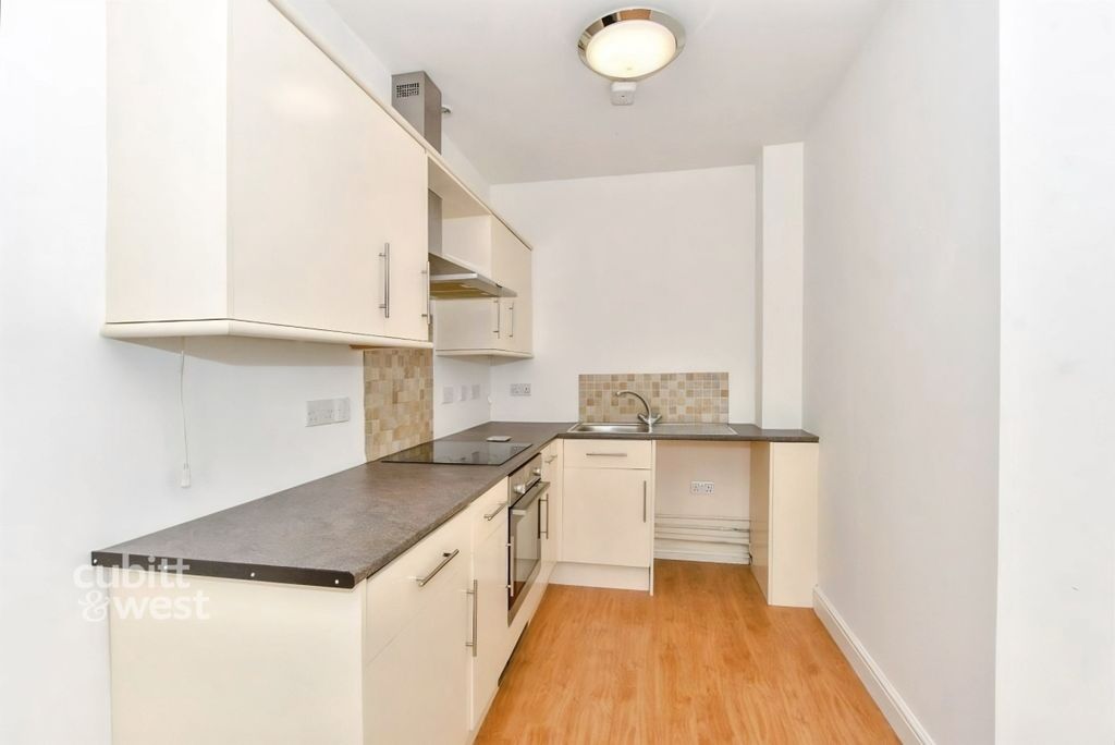 Property photo 2 of 8 A7A8A045-3