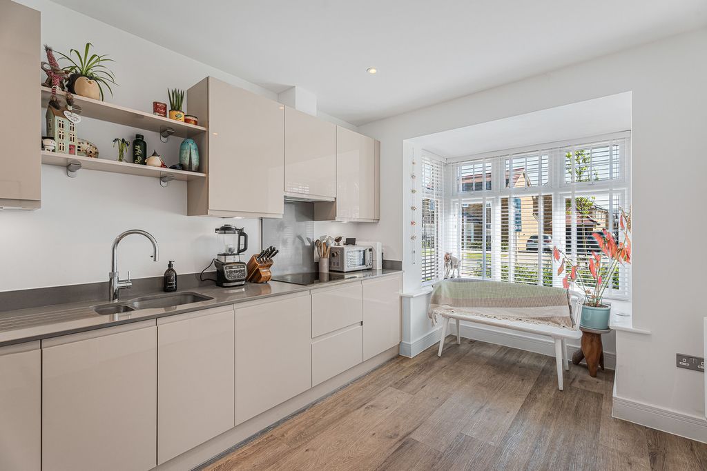 Property photo 3 of 24