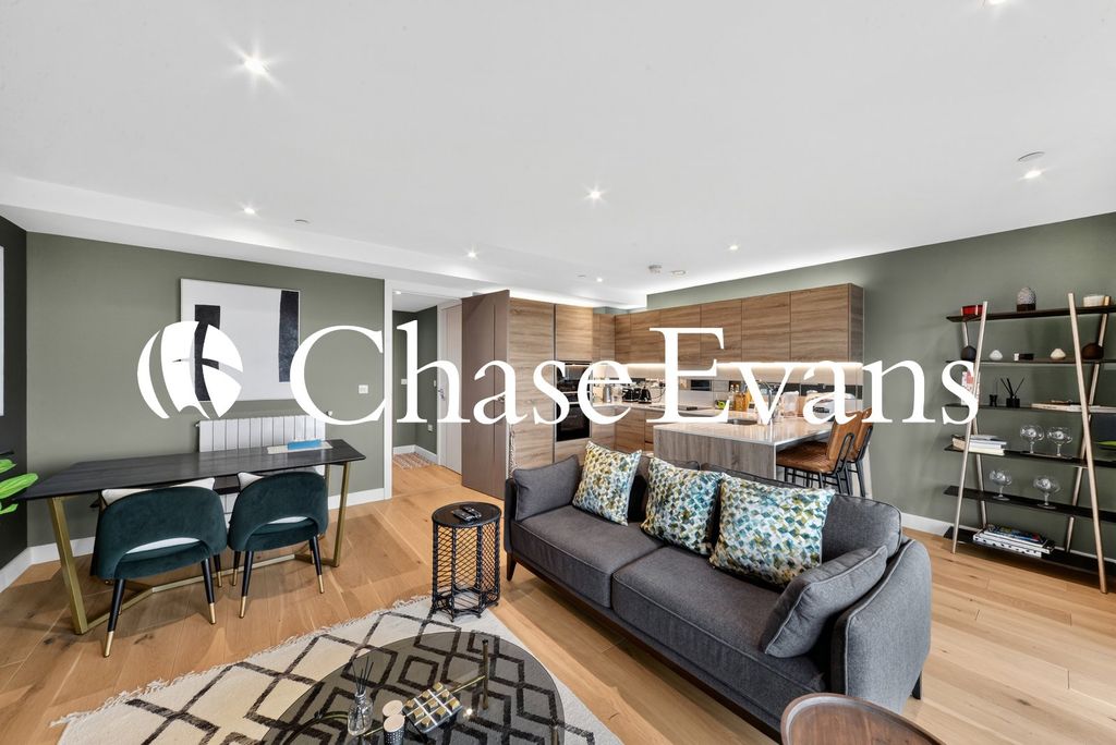 Property photo 3 of 20 Living