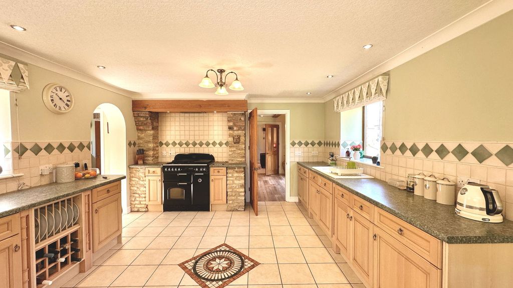 Property photo 3 of 18