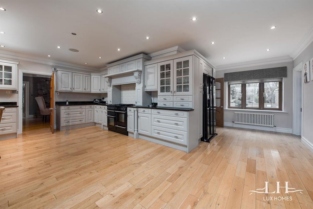 Property photo 3 of 43