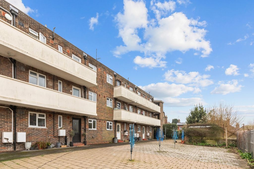Property photo 1 of 12 4025463